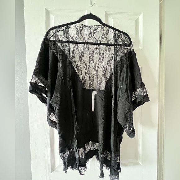 Urban Outfitters Kimono - Picture 1 of 3